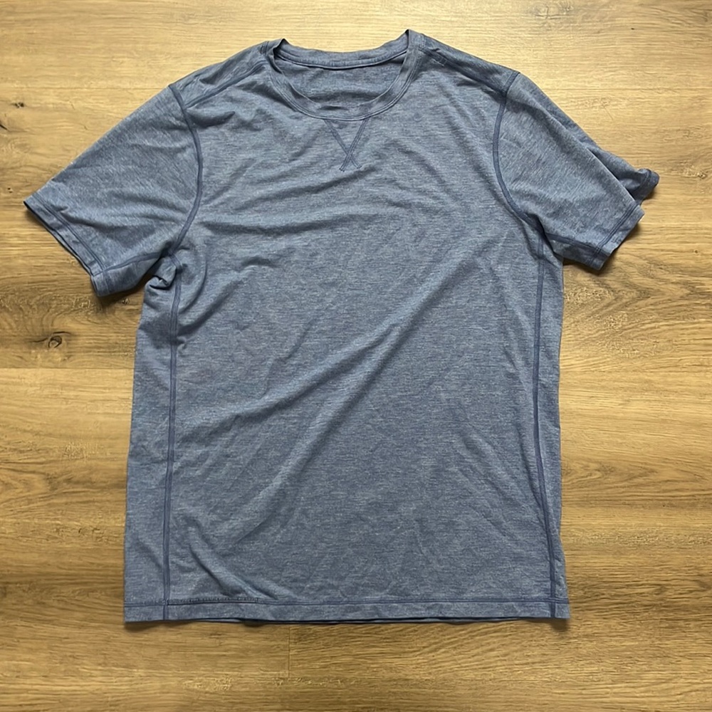 Lululemon mens large t shirt.
